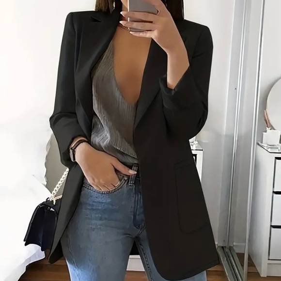 BCBGMaxAzria Jackets & Blazers - BCBG MaxAzria Black Three Button Fully Lined Blazer Sz 6